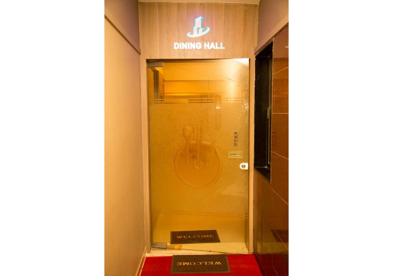 Ashok Deluxe Apartments, Marol Andheri East 뭄바이 외부 사진