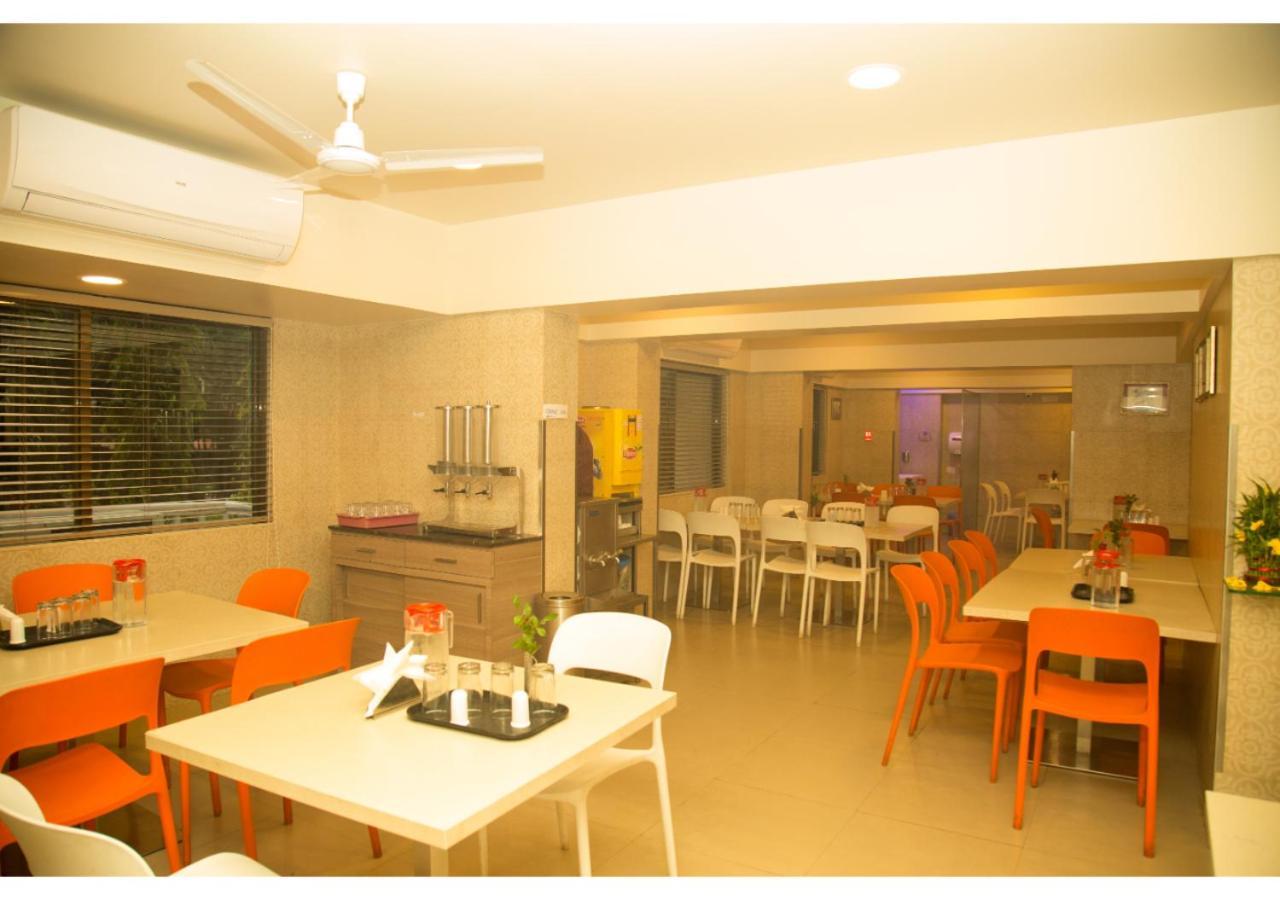 Ashok Deluxe Apartments, Marol Andheri East 뭄바이 외부 사진