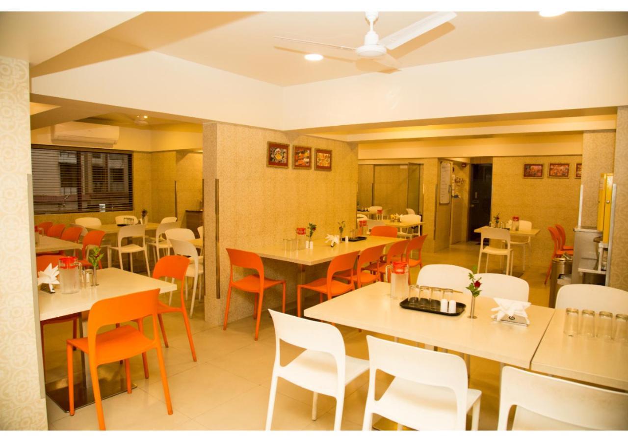 Ashok Deluxe Apartments, Marol Andheri East 뭄바이 외부 사진