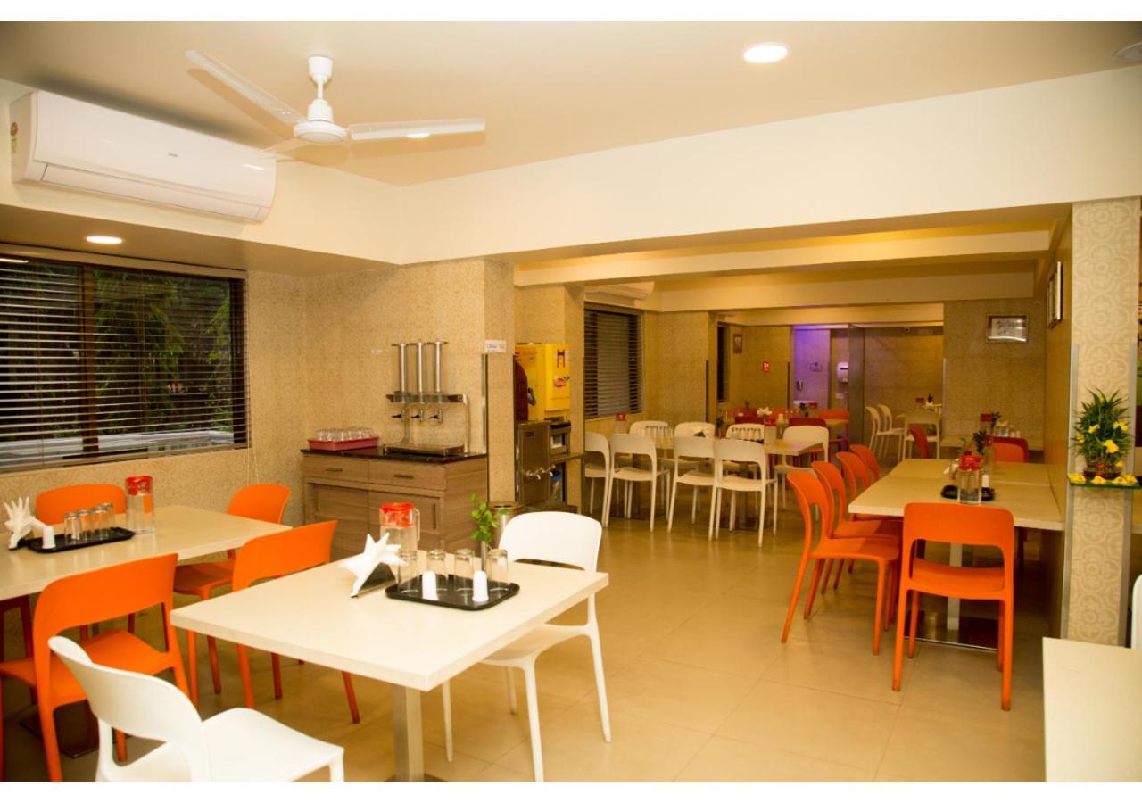 Ashok Deluxe Apartments, Marol Andheri East 뭄바이 외부 사진